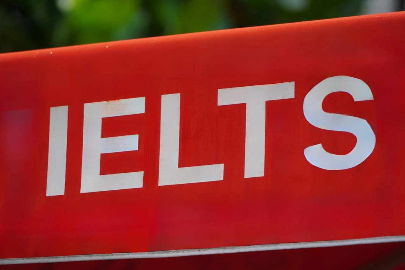 Quy định dự kiến mới của Bộ GD&ĐT làm giảm mạnh ưu thế của Chứng chỉ ngoại ngữ quốc tế như IELTS (Ảnh: Huyên Nguyễn).